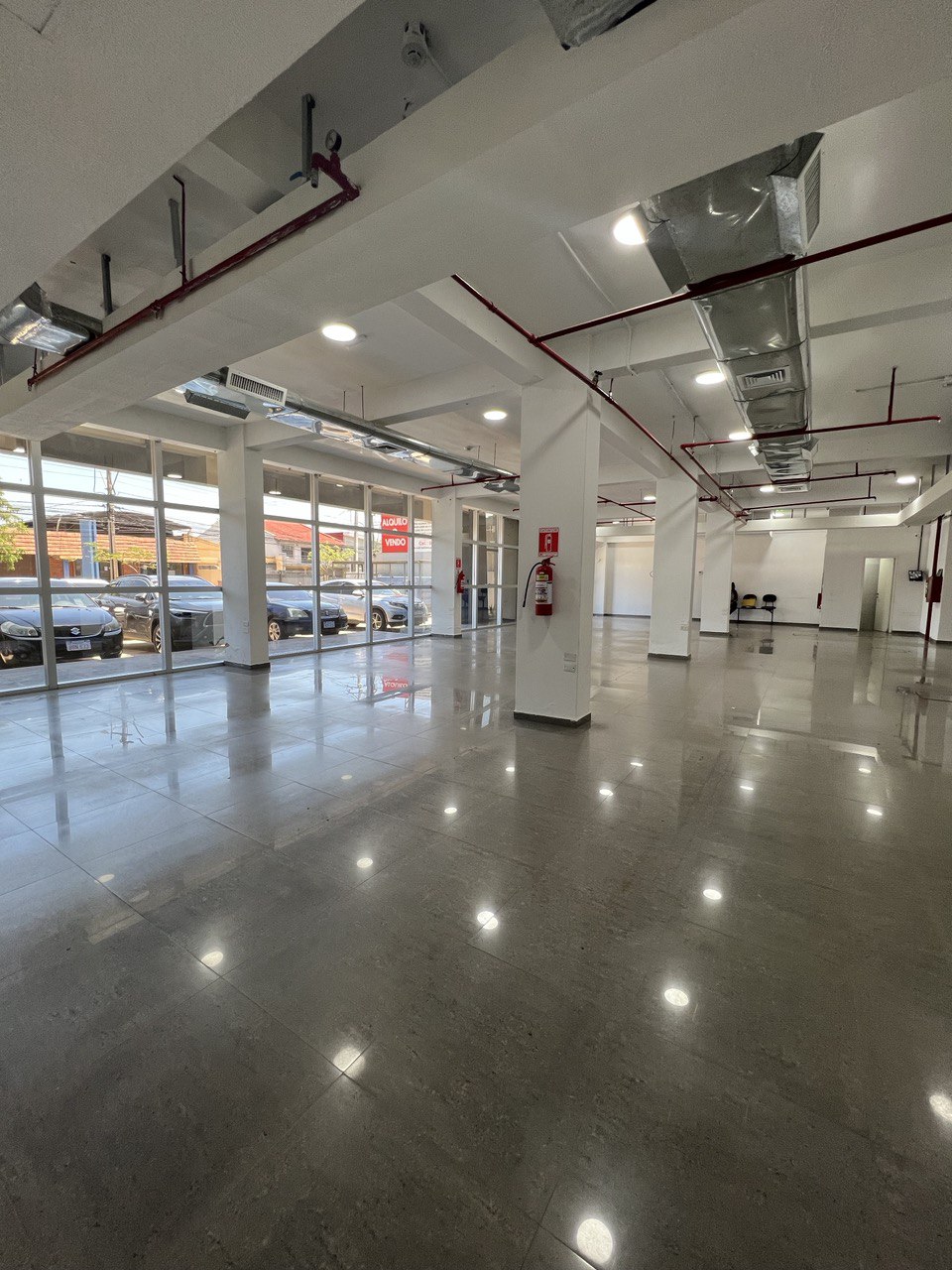ALQUILO O VENDO SOBRE AVENIDA ARTIGAS ZONA DISTRITO PERSEVERANCIA PARA EMPRESAS EDIFICIO CORPORATIVO COMPLETO CON OFICINAS Y ESTACIONAMIENTOS — foto 3