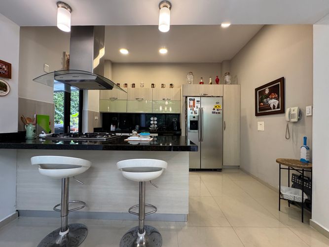 Casa de 4 alcobas en venta en Menzuly, Piedecuesta, 315 m² · foto 2 de 24