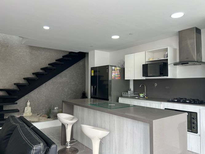 Apartamento de 2 alcobas en arriendo en Loma Del Chocho, Envigado, 180 m² · foto 3 de 16
