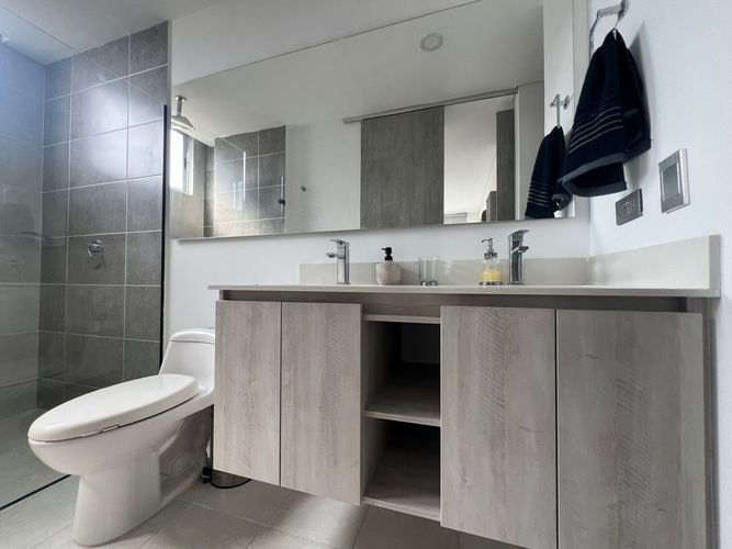 Apartamento de 2 alcobas en arriendo en Loma Del Chocho, Envigado, 180 m² · foto 15 de 16