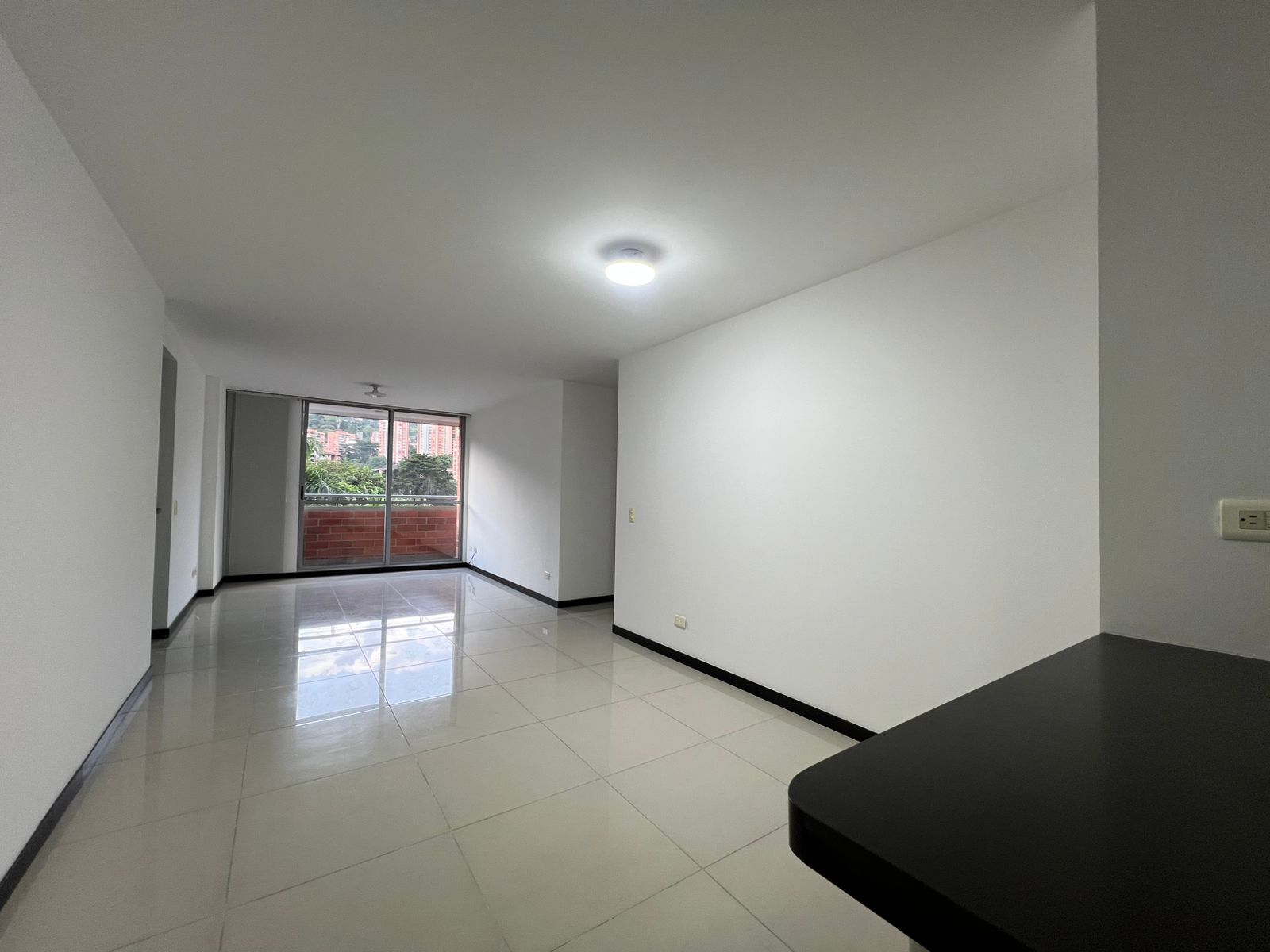 Apartamento en arriendo en Uribe Angel, Envigado · foto 2 de 13