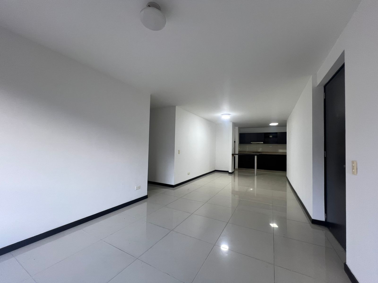 Apartamento en arriendo en Uribe Angel, Envigado · foto 4 de 13