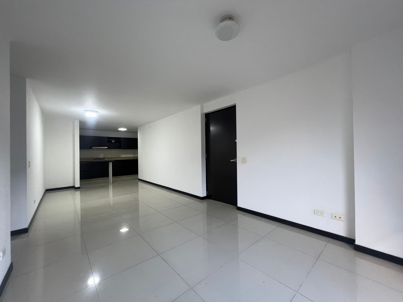 Apartamento en arriendo en Uribe Angel, Envigado · foto 5 de 13