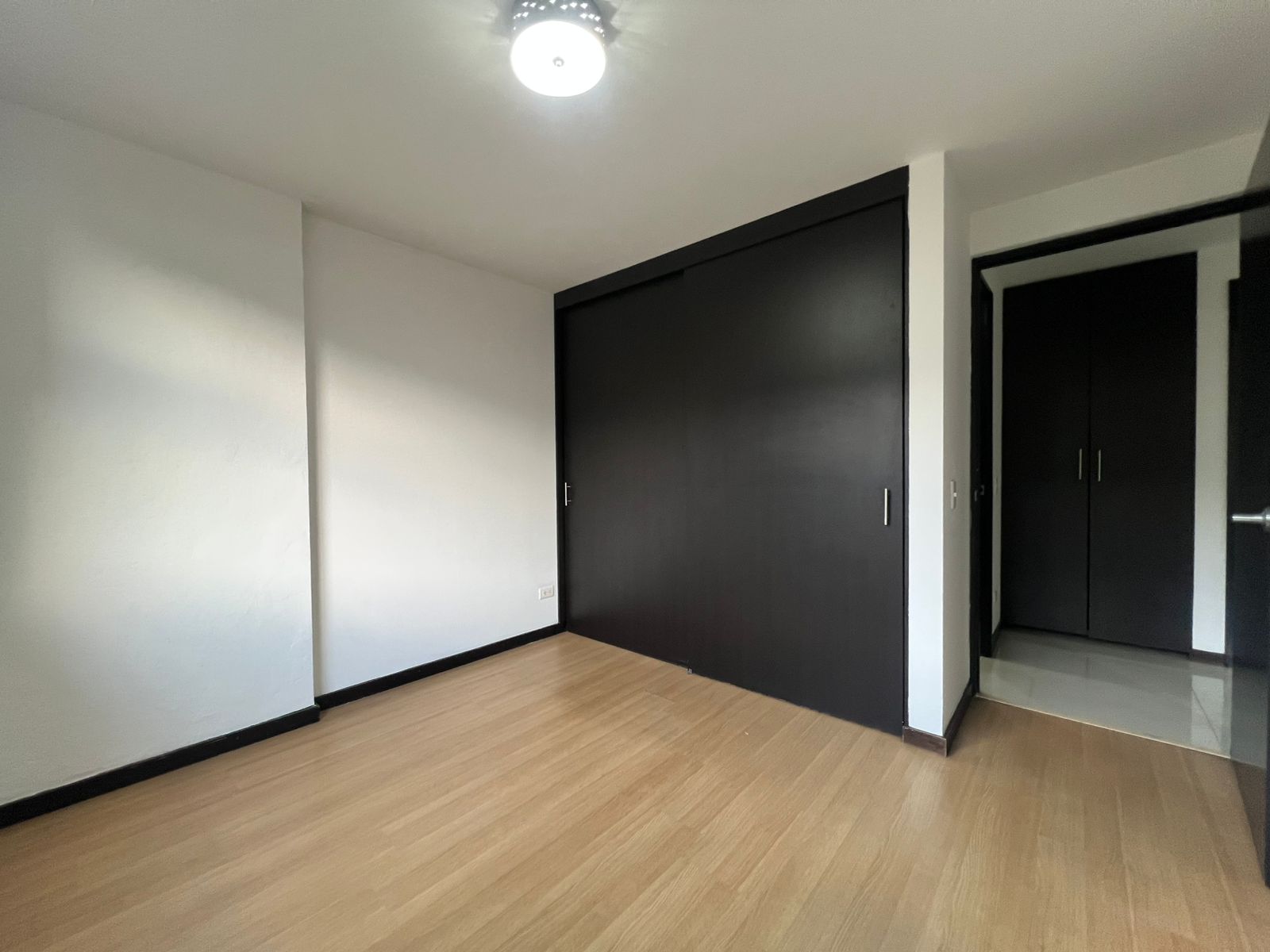 Apartamento en arriendo en Uribe Angel, Envigado · foto 8 de 13