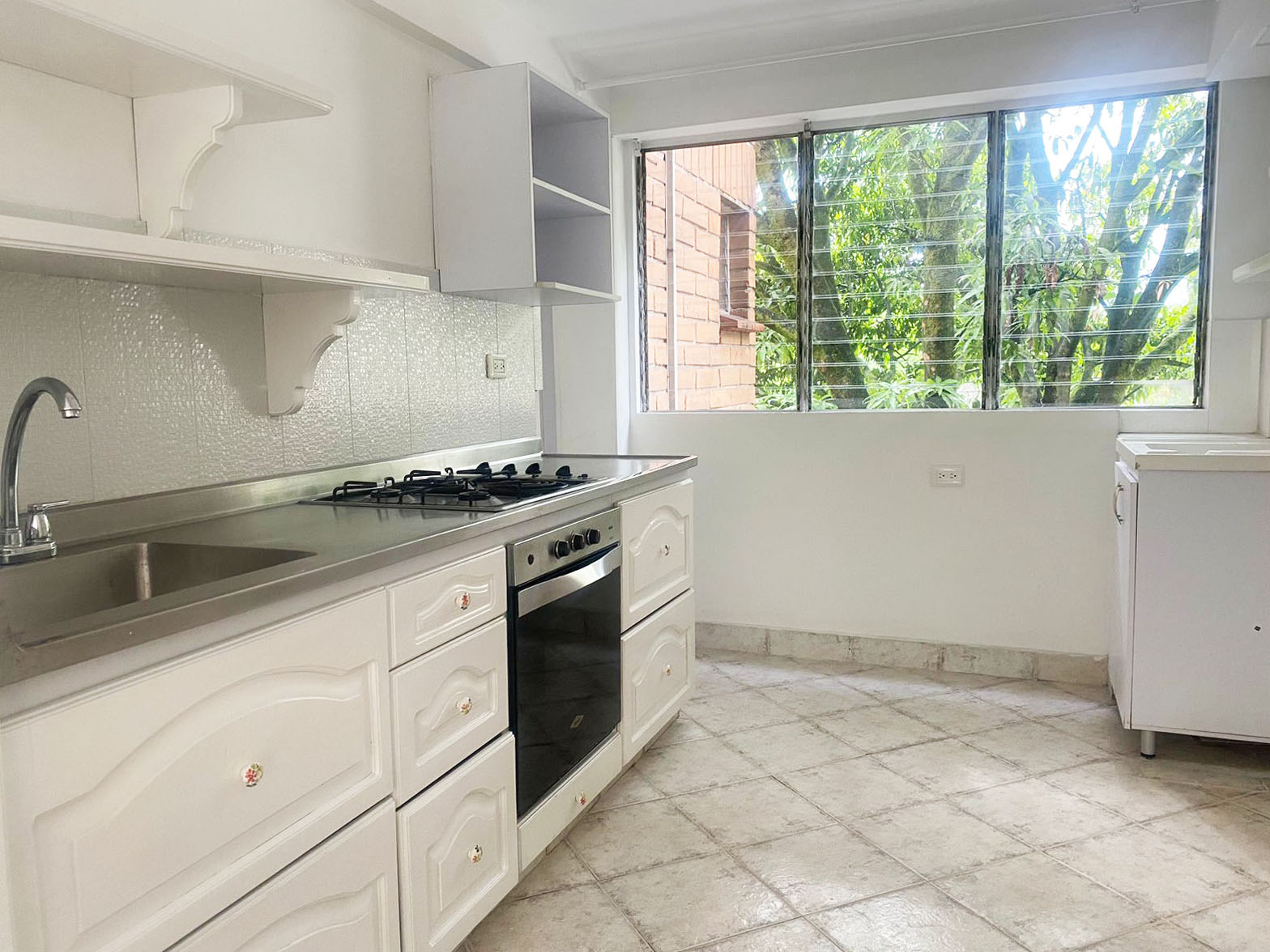 Apartamento en arriendo en La Orquidea, Envigado · foto 3 de 16