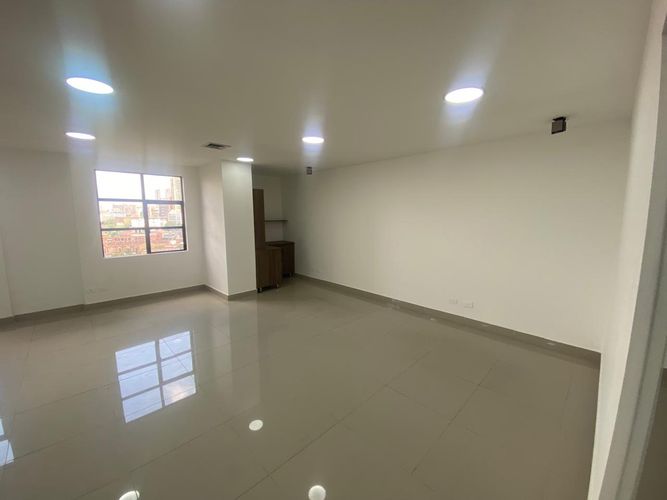 Oficina en arriendo en El Poblado, Medellín, 80 m² · foto 2 de 15