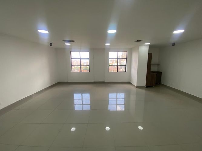 Oficina en arriendo en El Poblado, Medellín, 80 m² · foto 3 de 15