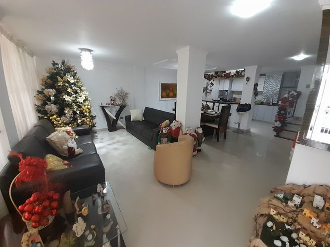Casa de 4 alcobas en venta en La Victoria, Bucaramanga, 240 m² · foto 2 de 21