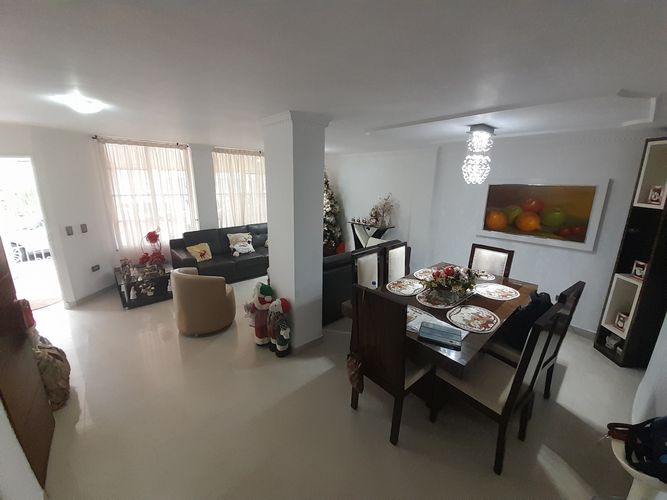 Casa de 4 alcobas en venta en La Victoria, Bucaramanga, 240 m² · foto 3 de 21