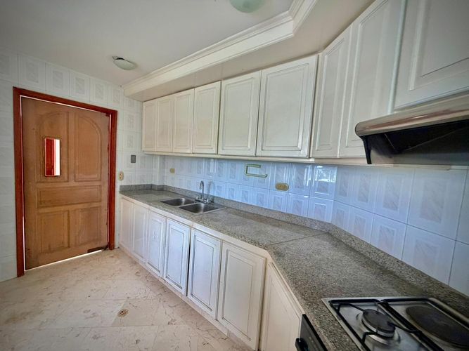 Apartamento de 3 alcobas en venta en Cn. Campestre El Peñon, Girardot, 321 m² · foto 2 de 19