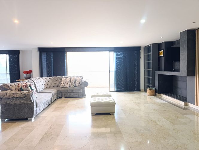 Apartamento de 4 alcobas en arriendo en El Poblado, Medellín, 450 m² · foto 2 de 18
