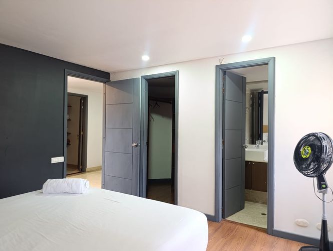 Apartamento de 4 alcobas en arriendo en El Poblado, Medellín, 450 m² · foto 15 de 18