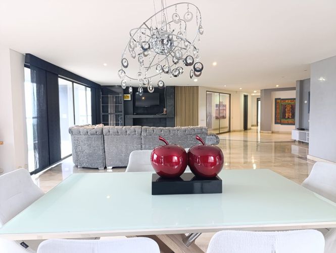 Apartamento de 4 alcobas en arriendo en El Poblado, Medellín, 450 m² · foto 4 de 18