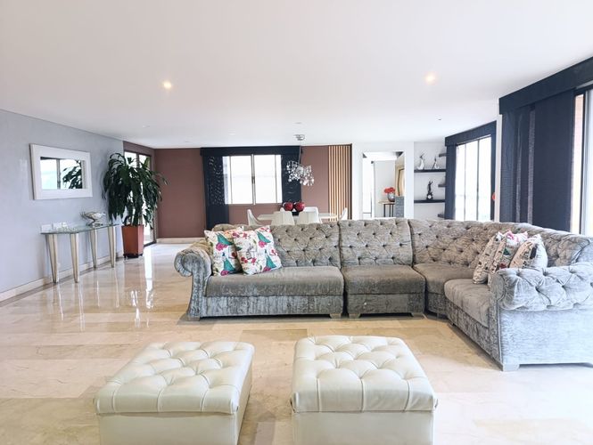 Apartamento de 4 alcobas en arriendo en El Poblado, Medellín, 450 m² · foto 3 de 18