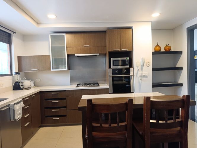 Apartamento de 4 alcobas en arriendo en El Poblado, Medellín, 450 m² · foto 6 de 18