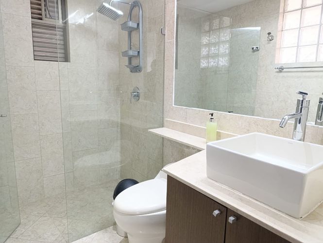 Apartamento de 4 alcobas en arriendo en El Poblado, Medellín, 450 m² · foto 16 de 18