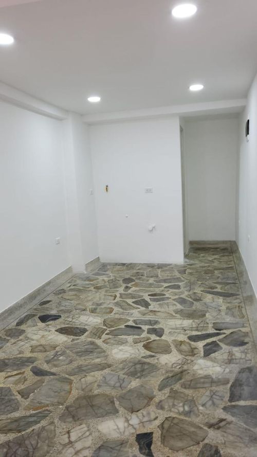 Local en arriendo en La Castellana, Medellín, 19 m² · foto 2 de 7