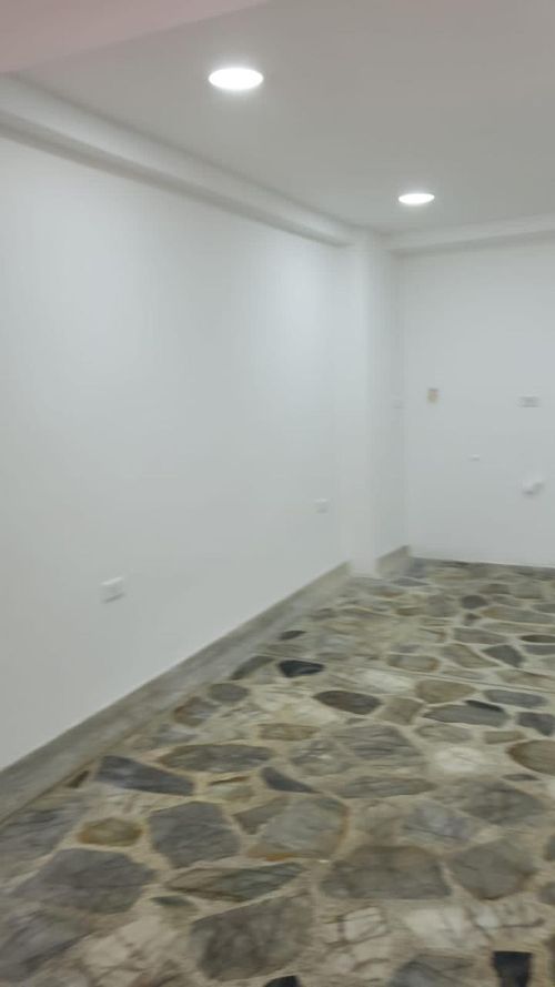 Local en arriendo en La Castellana, Medellín, 19 m² · foto 3 de 7
