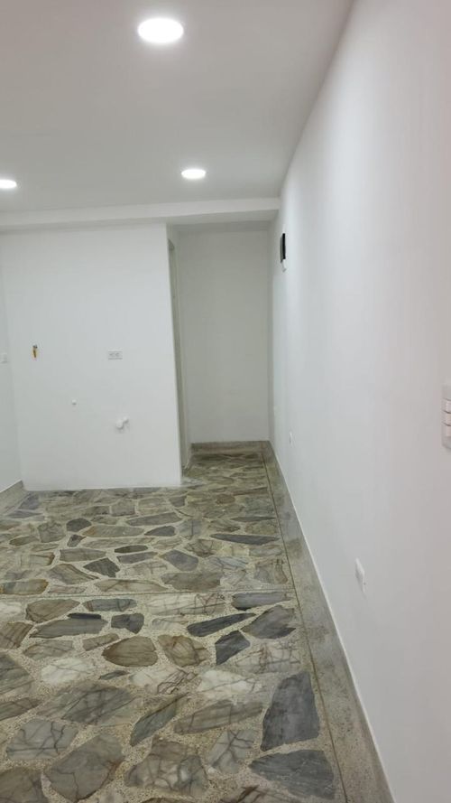 Local en arriendo en La Castellana, Medellín, 19 m² · foto 4 de 7