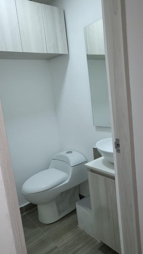 Local en arriendo en La Castellana, Medellín, 19 m² · foto 5 de 7