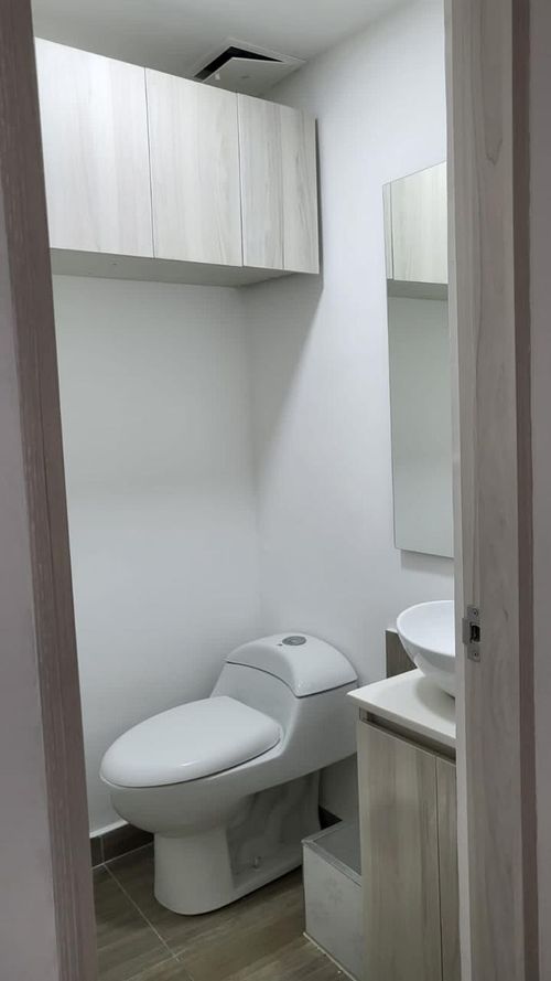 Local en arriendo en La Castellana, Medellín, 19 m² · foto 6 de 7