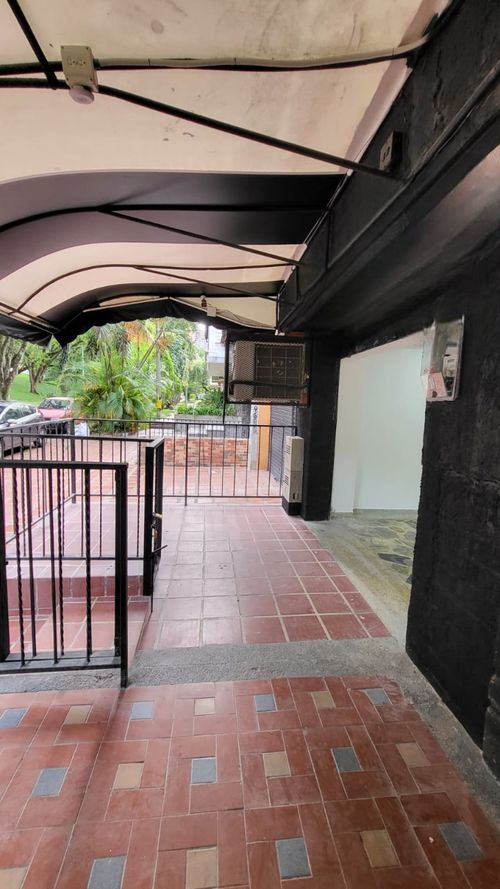 Local en arriendo en La Castellana, Medellín, 19 m² · foto 7 de 7