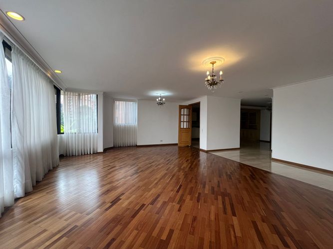 Apartamento de 3 alcobas en arriendo en El Poblado, Medellín, 183 m² · foto 2 de 17