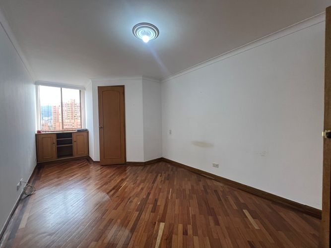 Apartamento de 3 alcobas en arriendo en El Poblado, Medellín, 183 m² · foto 5 de 17