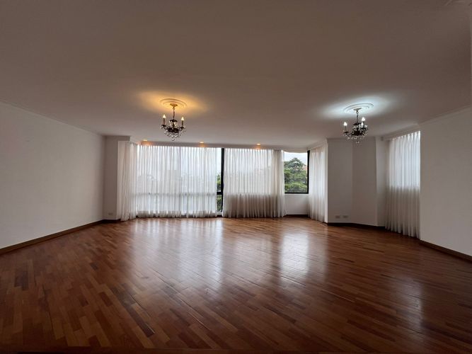 Apartamento de 3 alcobas en arriendo en El Poblado, Medellín, 183 m² · foto 3 de 17