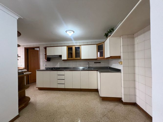 Apartamento de 3 alcobas en arriendo en El Poblado, Medellín, 183 m² · foto 10 de 17