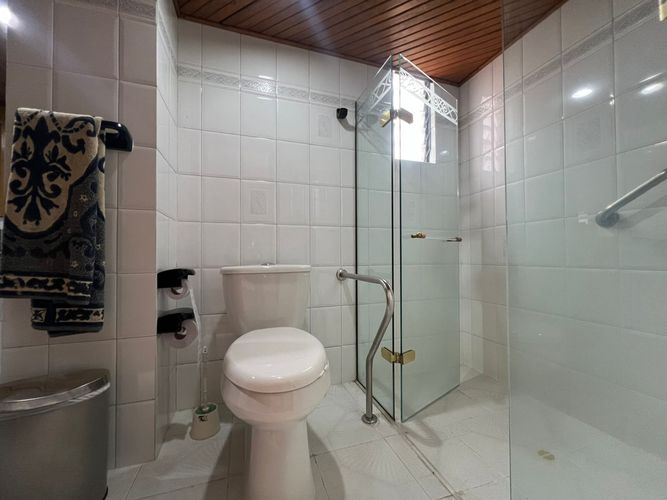 Apartamento de 3 alcobas en arriendo en El Poblado, Medellín, 183 m² · foto 15 de 17