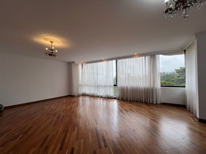 Apartamento de 3 alcobas en arriendo en El Poblado, Medellín, 183 m² · foto 9 de 17