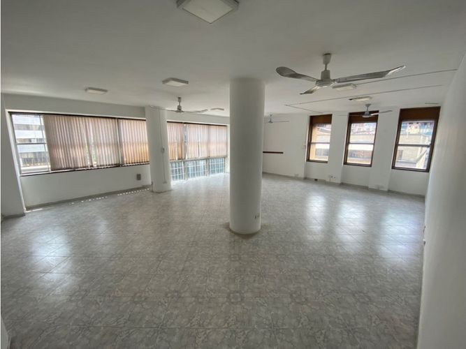 Oficina en arriendo en Bomboná No. 1, Medellín, 60 m² · foto 2 de 5