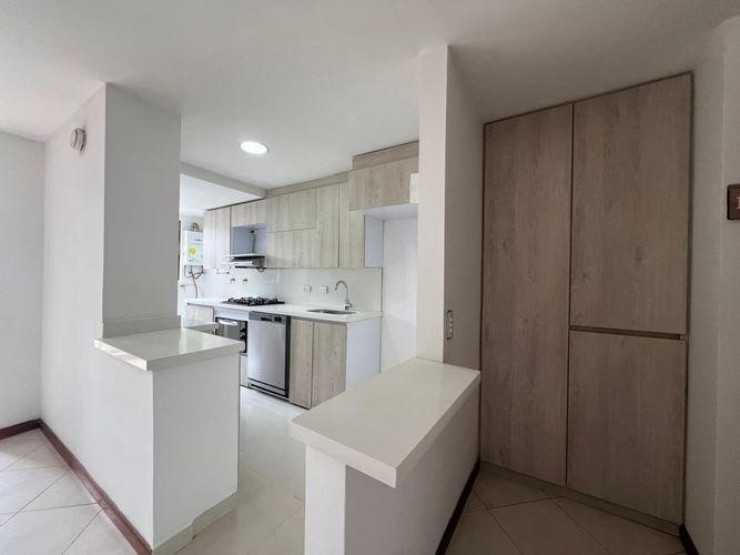 Apartamento de 3 alcobas en arriendo en Conjunto Residencial Isla Fuerta, Envigado, 117 m² · foto 3 de 17
