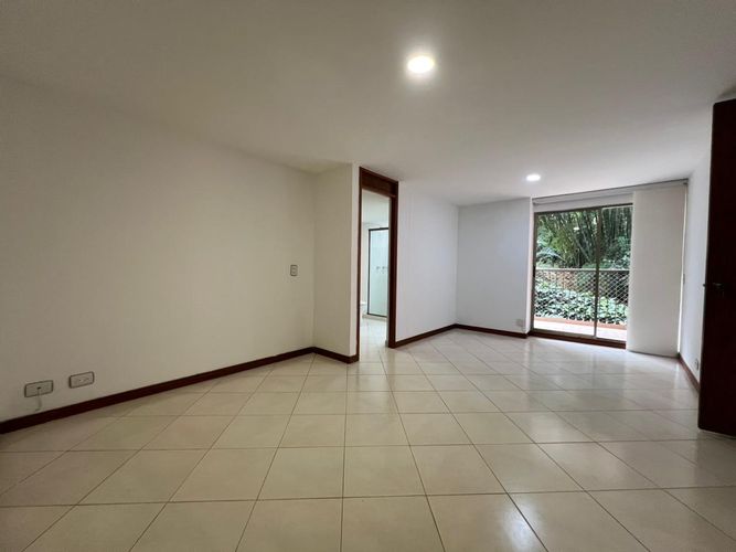 Apartamento de 3 alcobas en arriendo en Conjunto Residencial Isla Fuerta, Envigado, 117 m² · foto 2 de 17
