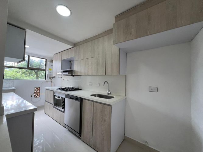 Apartamento de 3 alcobas en arriendo en Conjunto Residencial Isla Fuerta, Envigado, 117 m² · foto 4 de 17