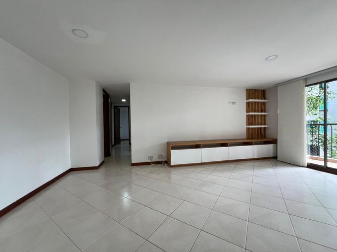 Apartamento de 3 alcobas en arriendo en Conjunto Residencial Isla Fuerta, Envigado, 117 m² · foto 7 de 17