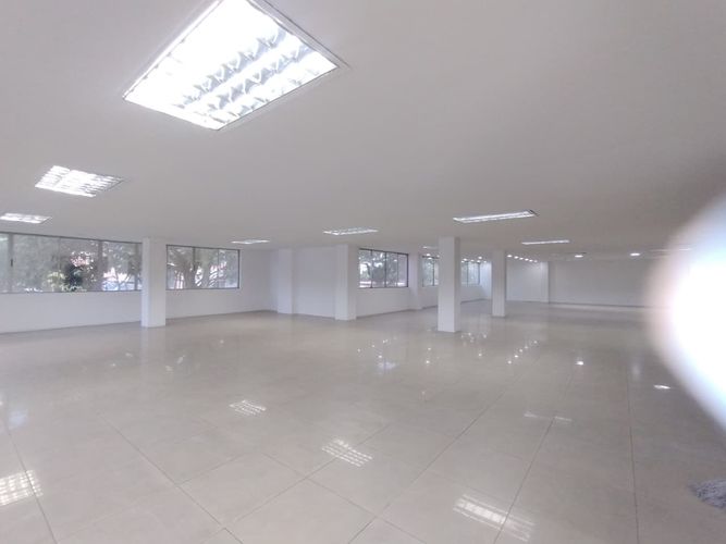 Local en arriendo en Santa Anita, Cali, 309 m² · foto 2 de 7