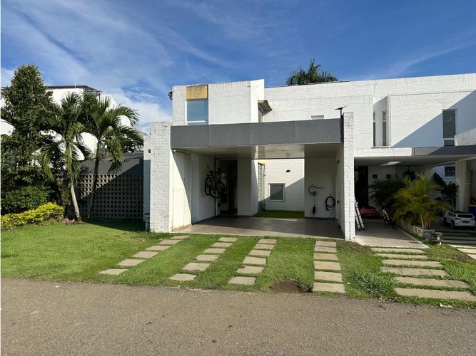 Casa de 4 alcobas en venta en El Castillo, Jamundí, 230 m² · foto 2 de 18