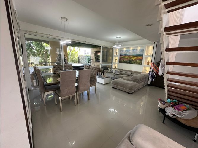 Casa de 4 alcobas en venta en El Castillo, Jamundí, 230 m² · foto 3 de 18