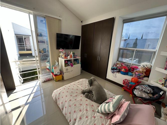 Casa de 4 alcobas en venta en El Castillo, Jamundí, 230 m² · foto 11 de 18