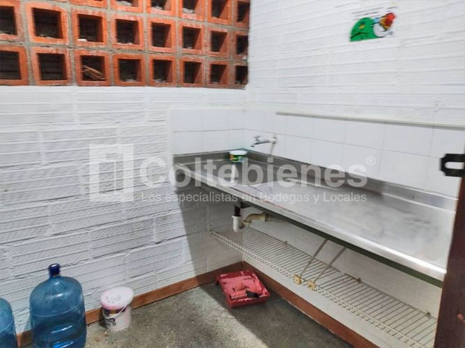 Local en arriendo en Las Casitas, Envigado, 300 m² · foto 6 de 7