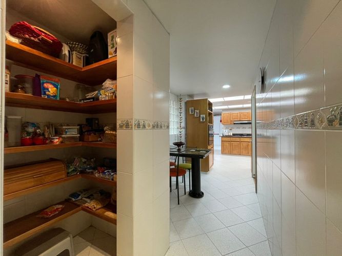 Casa de 3 alcobas en venta en Santa Barbara, Bogotá, 298 m² · foto 3 de 24