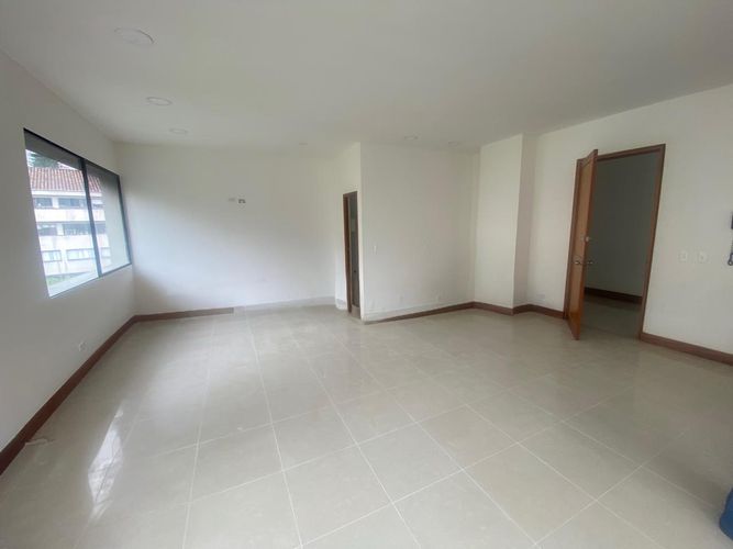Oficina en arriendo en El Poblado, Medellín, 62 m² · foto 3 de 11