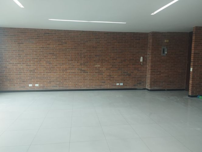 Oficina en arriendo en El Poblado, Medellín, 63 m² · foto 3 de 9
