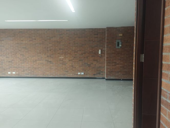 Oficina en arriendo en El Poblado, Medellín, 63 m² · foto 4 de 9