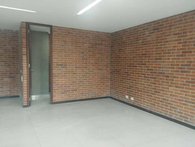 Oficina en arriendo en El Poblado, Medellín, 63 m² · foto 2 de 9
