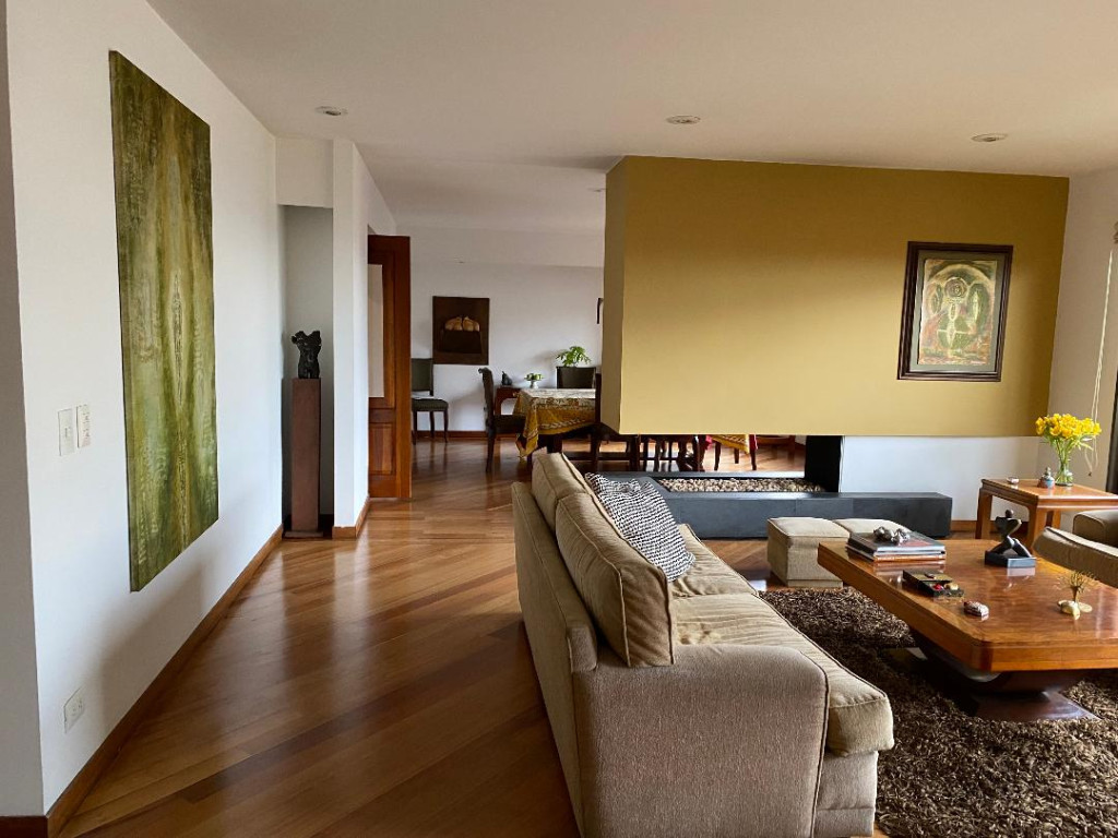 Apartamento en venta en Los Rosales, Bogotá · foto 2 de 12