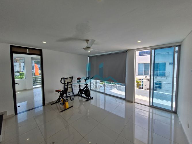 Casa de 4 alcobas en venta en Cn. Lagos Del Peñon, Girardot, 233 m² · foto 8 de 24