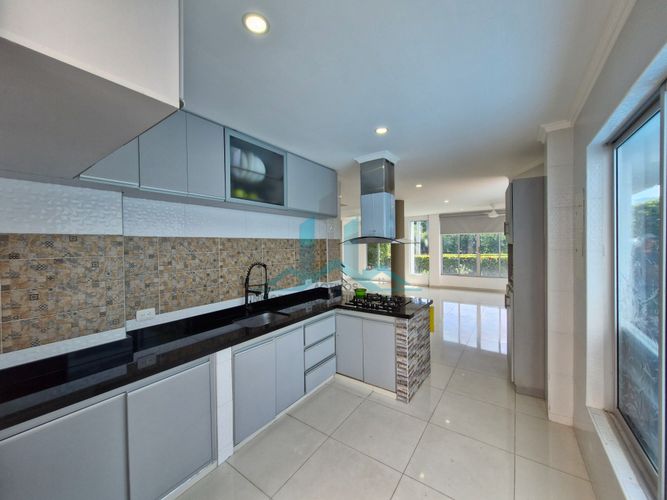 Casa de 4 alcobas en venta en Cn. Lagos Del Peñon, Girardot, 233 m² · foto 4 de 24